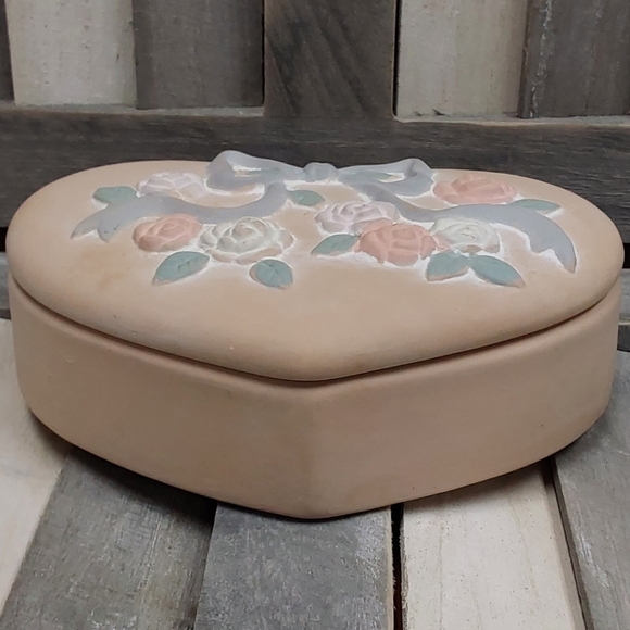 Vintage Heart Trinket Box - Picture 2 of 7